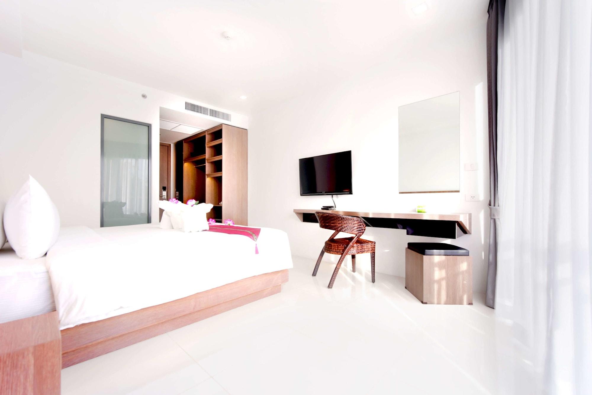Phoenix Hotel Karon Beach Exterior photo