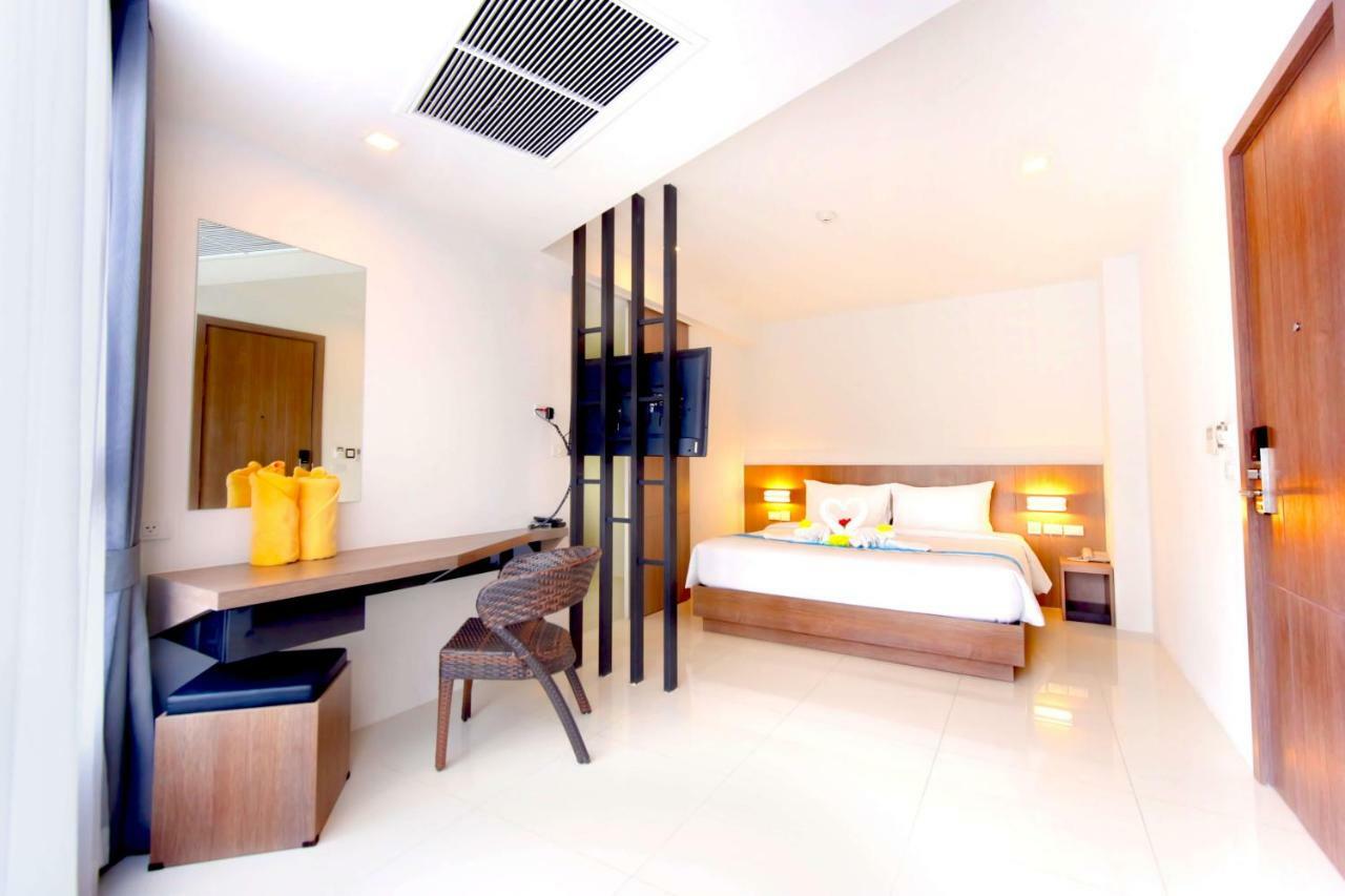 Phoenix Hotel Karon Beach Exterior photo