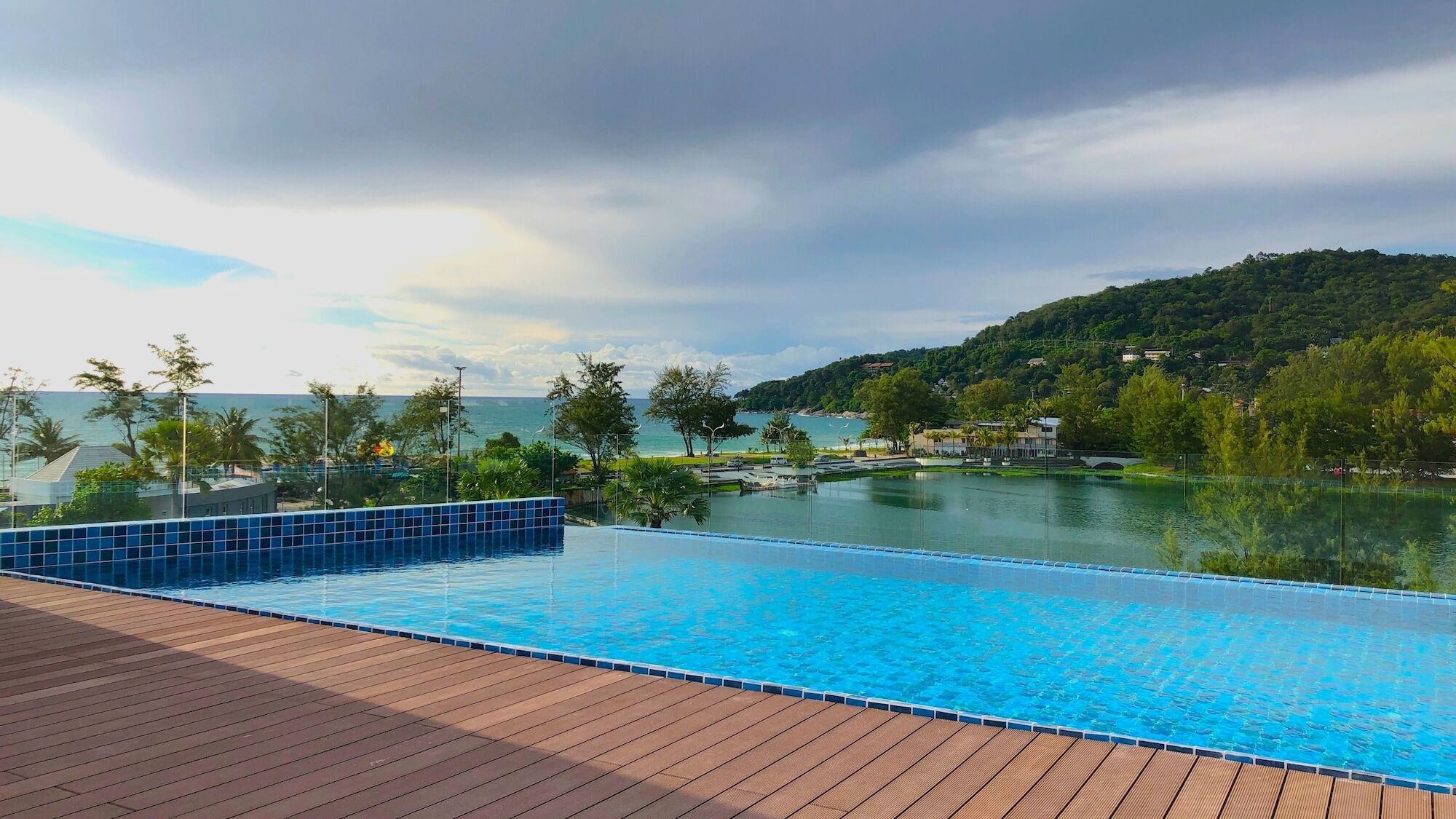 Phoenix Hotel Karon Beach Exterior photo